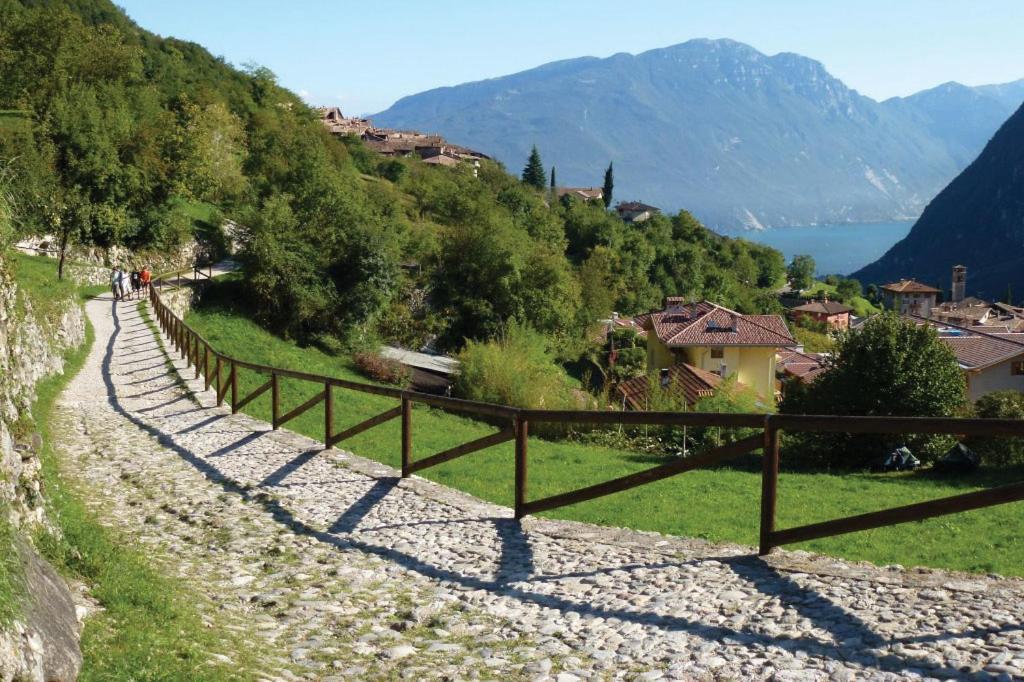 Rustica Sul Lago Tenno Primo Piano Bagian luar foto