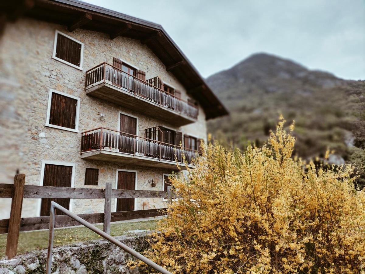 Rustica Sul Lago Tenno Primo Piano Bagian luar foto